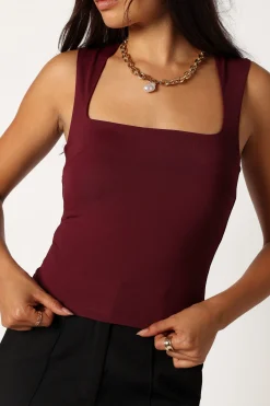 Reign Top