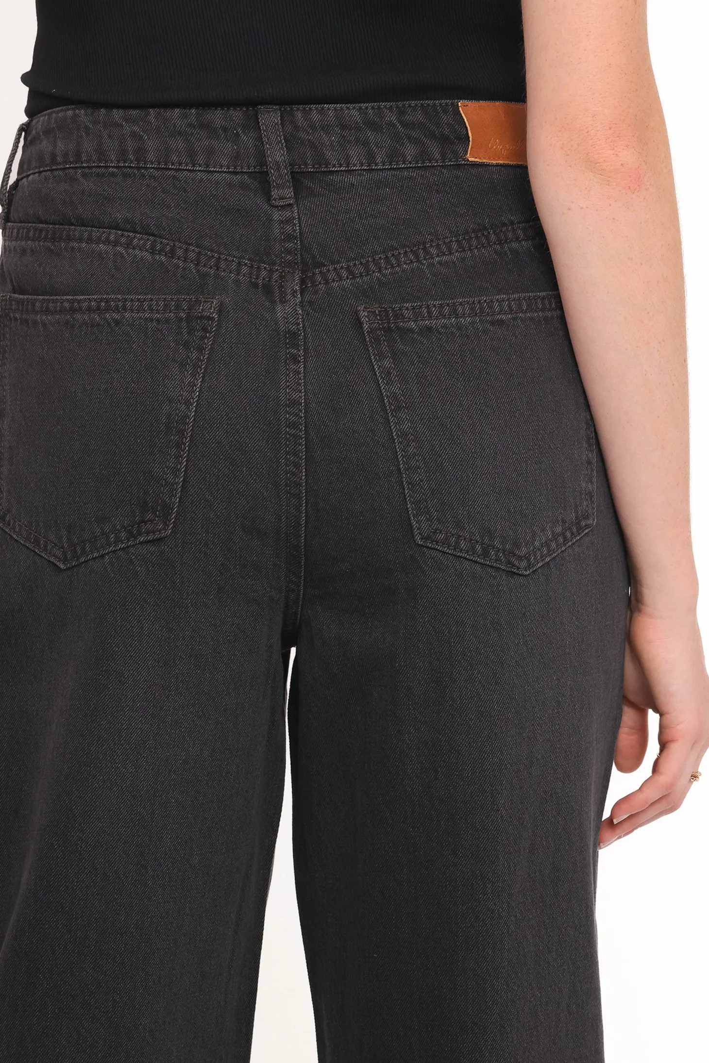 Taylor Barrel Leg Jean